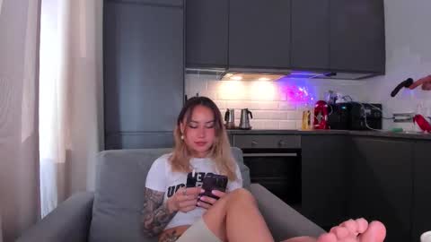 Tati and Lola online show from September 2025 09:31:01 AM