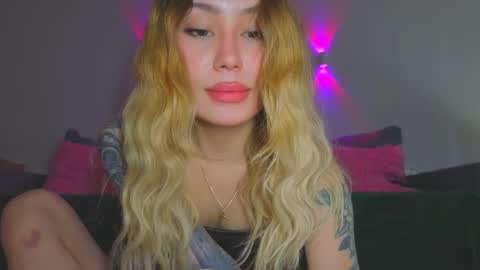 Snapshot of strawberrypie99 chatting on April 2026 07:50:02 AM Tati and Lola online show from April 2026 07:50:02 AM