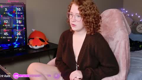 Snapshot of strawberryyfoxie chatting on January 2025 03:07:02 PM Foxie online show from January 2025 03:07:02 PM