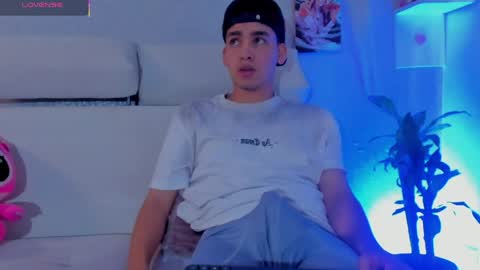 strong_rock69 online show from April 2026 04:10:02 PM