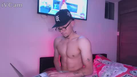 stronghardlatino online show from October 2025 01:04:02 AM