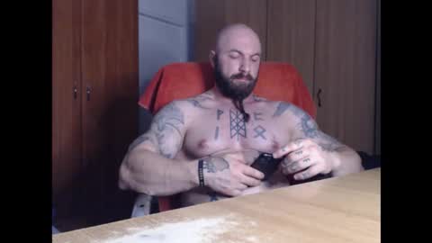 Snapshot of strongivan chatting on September 2025 06:19:01 PM StrongIvan online show from September 2025 06:19:01 PM