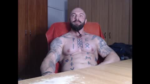 Snapshot of strongivan chatting on October 2025 03:40:02 AM StrongIvan online show from October 2025 03:40:02 AM