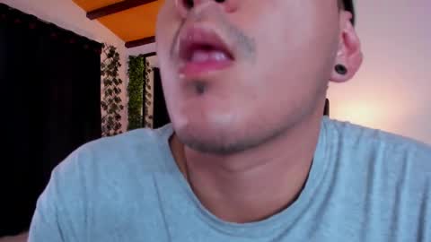 Snapshot of strosa_ chatting on February 2025 05:54:01 PM strosa_ online show from February 2025 05:54:01 PM