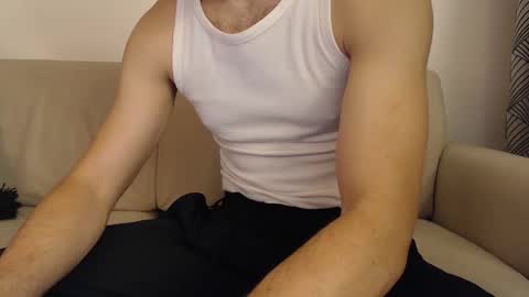 Snapshot of studfromparis chatting on February 2025 05:18:02 PM Stud From Paris online show from February 2025 05:18:02 PM