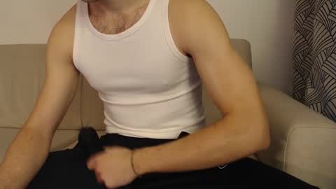 Snapshot of studfromparis chatting on February 2025 05:04:01 PM Stud From Paris online show from February 2025 05:04:01 PM