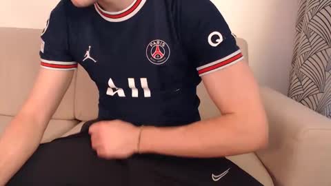 Snapshot of studfromparis chatting on March 2025 02:23:02 PM Stud From Paris online show from March 2025 02:23:02 PM