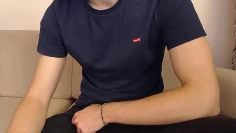 Snapshot of studfromparis chatting on March 2025 06:05:02 PM Stud From Paris online show from March 2025 06:05:02 PM