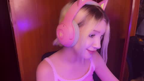 stuffy_ri online show from December 2024 02:39:01 AM