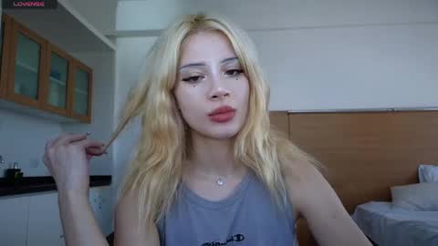 Sofa online show from March 2026 06:13:01 PM