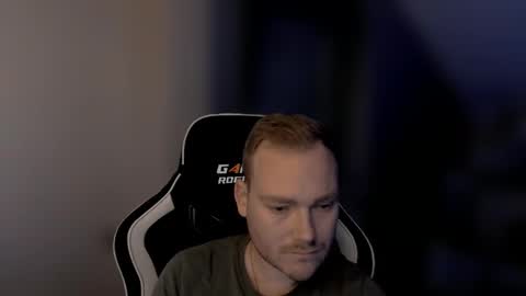 Snapshot of sub_austr chatting on November 2025 08:42:02 PM sub_austr online show from November 2025 08:42:02 PM