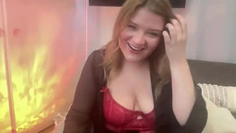 Snapshot of submissivescarletxo chatting on May 2026 07:19:02 PM Scarlet online show from May 2026 07:19:02 PM