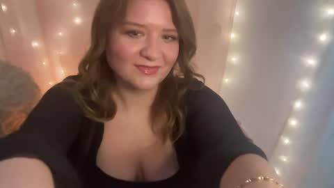Snapshot of submissivescarletxo chatting on June 2026 01:25:02 AM Scarlet online show from June 2026 01:25:02 AM