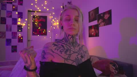 succubus_66 online show from January 2025 04:40:01 PM