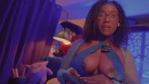 Snapshot of succubus_rosemilk chatting on October 2025 01:38:01 AM Succubus RoseMilk online show from October 2025 01:38:01 AM