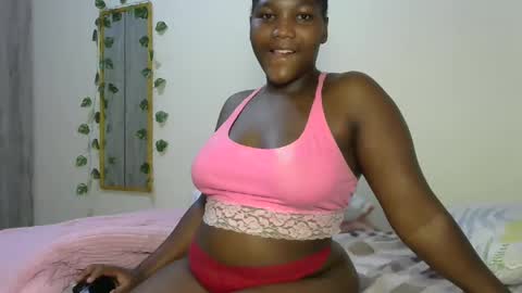 Snapshot of sucker_queen chatting on February 2025 12:22:02 AM Beverly online show from February 2025 12:22:02 AM