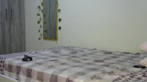 Snapshot of sucker_queen chatting on February 2025 04:31:02 PM Beverly online show from February 2025 04:31:02 PM