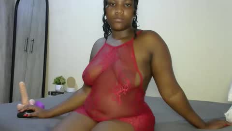 Snapshot of sucker_queen chatting on September 2025 09:07:02 PM Beverly online show from September 2025 09:07:02 PM