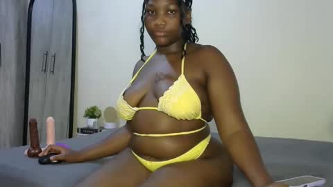 Snapshot of sucker_queen chatting on October 2025 01:42:02 PM Beverly online show from October 2025 01:42:02 PM