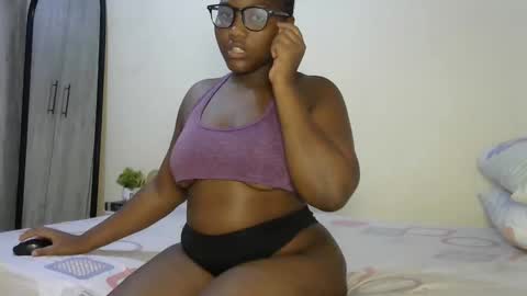 Snapshot of sucker_queen chatting on October 2025 01:46:01 AM Beverly online show from October 2025 01:46:01 AM