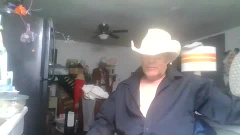 Snapshot of suckitu812 chatting on February 2026 08:24:02 AM SUCKITU812 online show from February 2026 08:24:02 AM