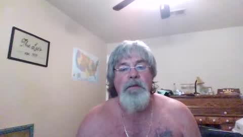 Snapshot of suckurtoes chatting on October 2025 05:13:01 PM Jon online show from October 2025 05:13:01 PM