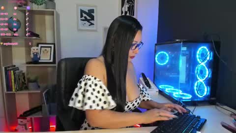 Andrea online show from December 2024 05:57:01 PM