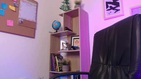 Andrea online show from December 2024 06:25:01 PM
