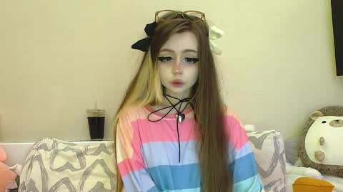 Snapshot of suemeow chatting on May 2026 09:55:01 PM Sue online show from May 2026 09:55:01 PM
