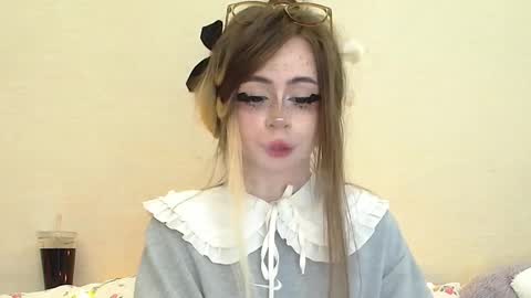 Snapshot of suemeow chatting on May 2026 09:23:02 PM Sue online show from May 2026 09:23:02 PM