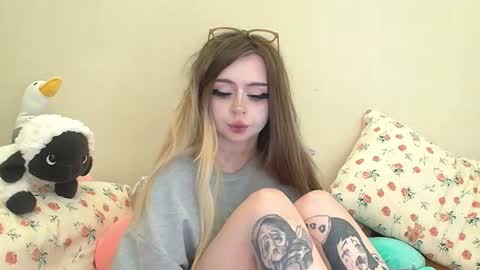 Snapshot of suemeow chatting on July 2026 07:41:02 PM Sue online show from July 2026 07:41:02 PM