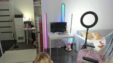 Kinga online show from January 2025 11:00:01 PM