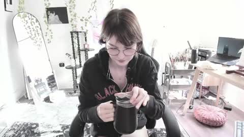 Ella online show from May 2026 11:11:01 PM