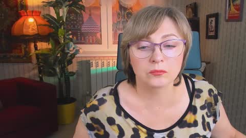 Vivien online show from February 2025 09:04:02 AM