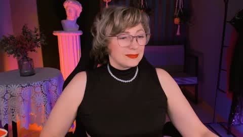 Vivien online show from February 2025 01:10:02 PM