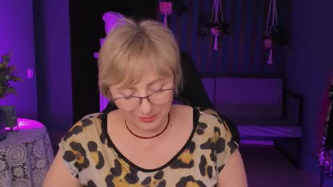 Vivien online show from March 2025 06:11:01 PM