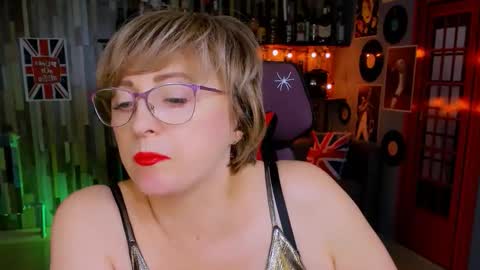 Vivien online show from November 2025 01:01:02 PM