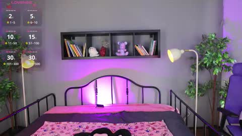 sukini_berry_ online show from September 2025 01:02:01 PM