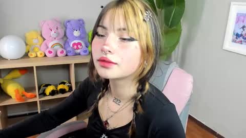 sukini_berry_ online show from September 2025 01:25:02 PM