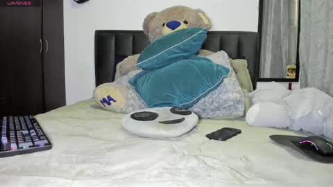 Snapshot of summer_romance chatting on April 2026 08:06:01 PM Andres-tattoos Derek Hairy online show from April 2026 08:06:01 PM