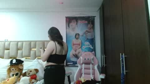 Snapshot of sunflower_dance chatting on May 2026 10:37:02 PM Jeraldine online show from May 2026 10:37:02 PM