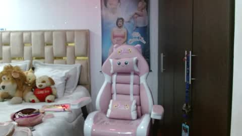 Snapshot of sunflower_dance chatting on May 2026 11:00:02 PM Jeraldine online show from May 2026 11:00:02 PM