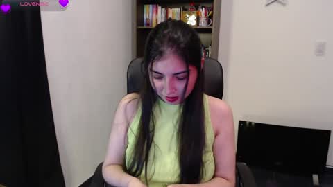 Snapshot of sunflower_uwu chatting on January 2025 11:14:02 PM violetta online show from January 2025 11:14:02 PM