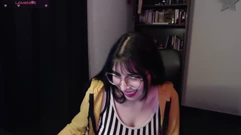 Snapshot of sunflower_uwu chatting on July 2026 12:54:01 AM violetta online show from July 2026 12:54:01 AM