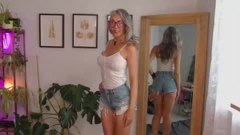 Hi Im Sunnie - Next show Friday August 1 online show from July 2026 09:02:01 PM