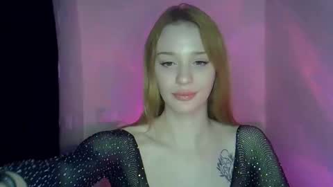 sunny__fox online show from March 2025 03:17:01 AM