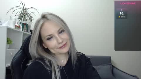 Snapshot of sunny_bunny6 chatting on January 2025 10:15:02 PM Naomi online show from January 2025 10:15:02 PM