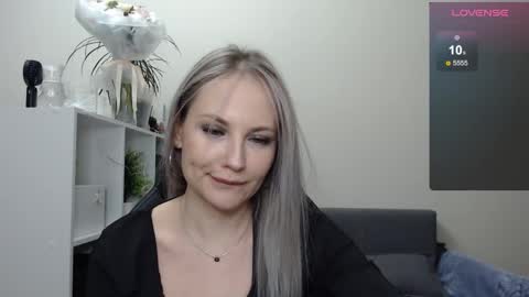 Snapshot of sunny_bunny6 chatting on February 2025 08:00:01 PM Naomi online show from February 2025 08:00:01 PM