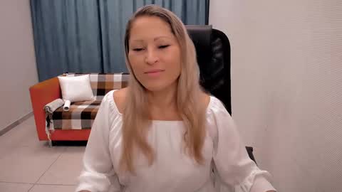 Snapshot of sunny_lady_0 chatting on September 2025 06:03:01 AM Sarah online show from September 2025 06:03:01 AM