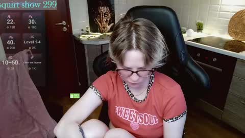 Snapshot of sunny_mood chatting on June 2026 07:02:02 AM sunny mood online show from June 2026 07:02:02 AM